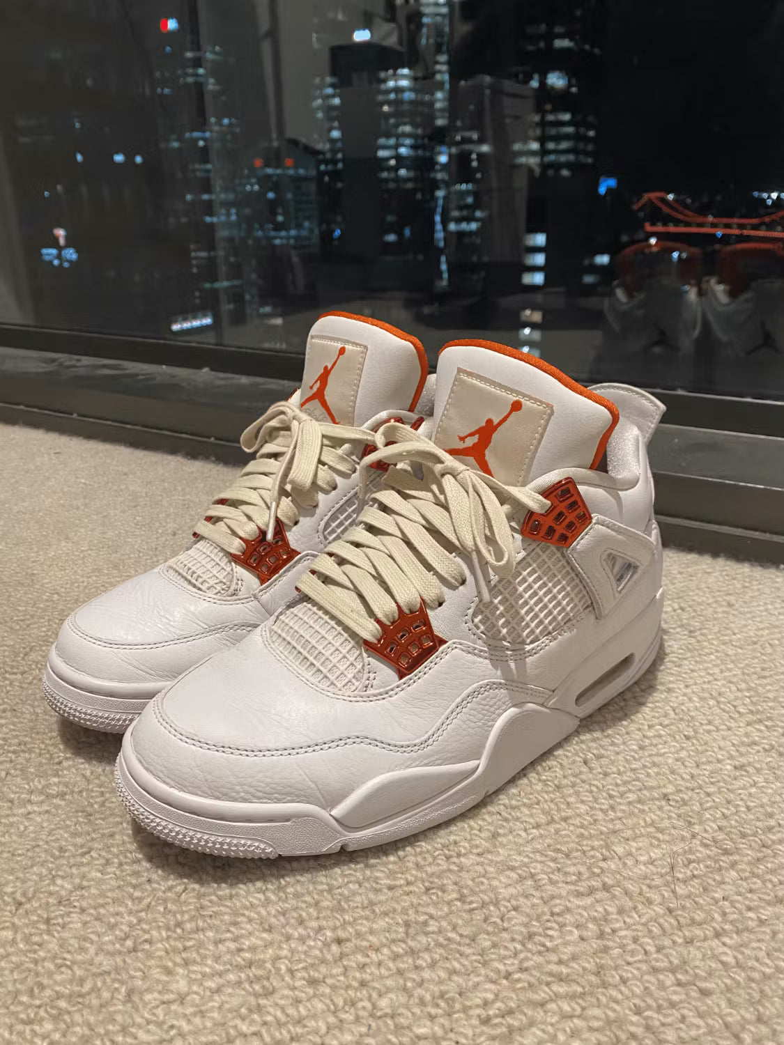 Off White Waxed Flat Lace - Clear Plastic Aglet